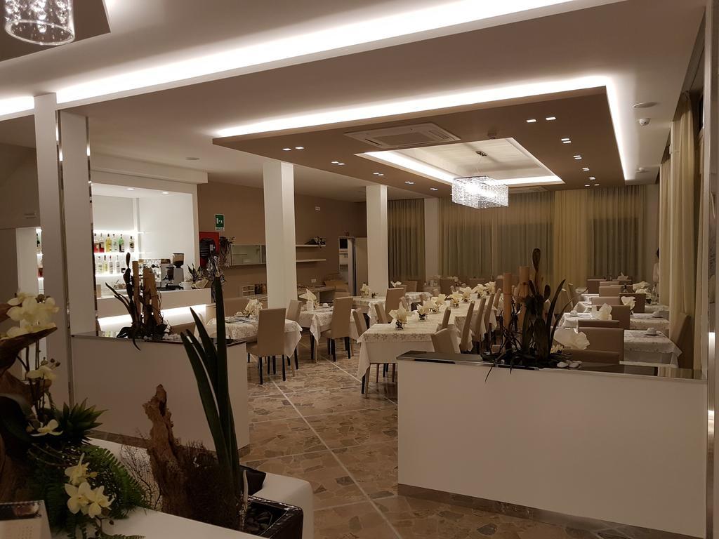 Hotel Solemare เชเซนาติโก ภายนอก รูปภาพ